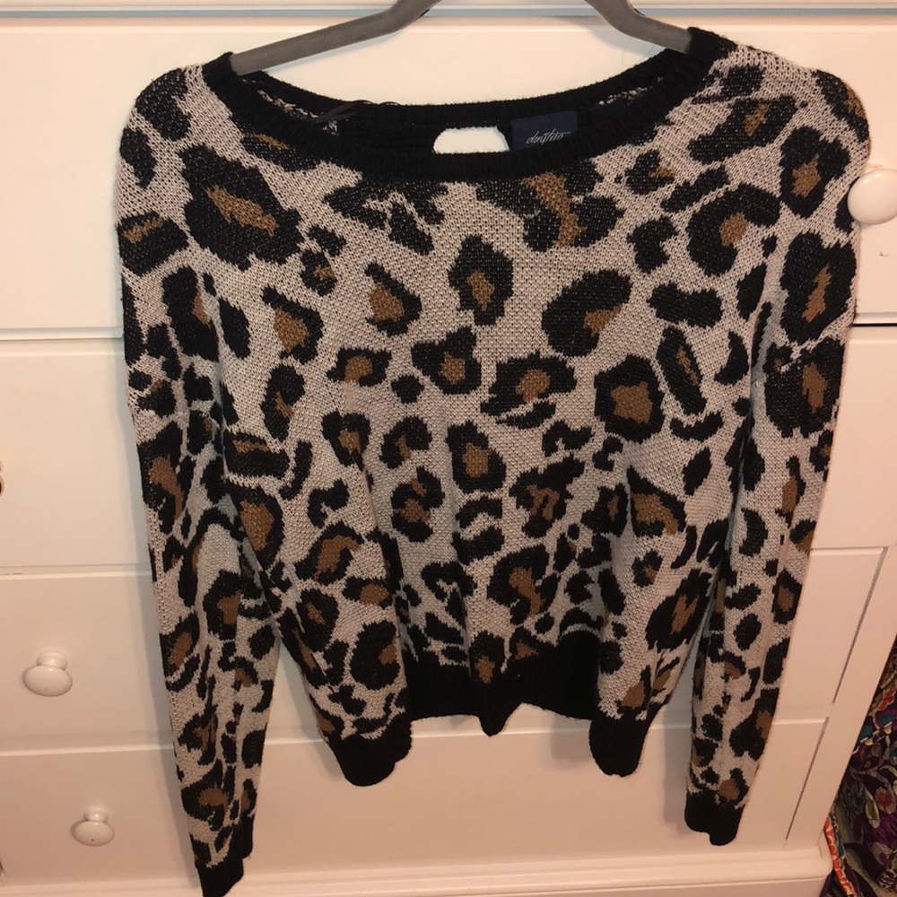 Women’s blouse with a slit in the back